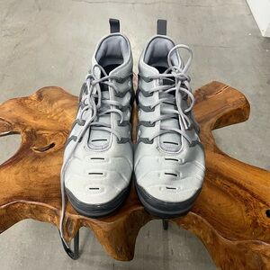 Nike Gray AirMax Sneakers Modern Design